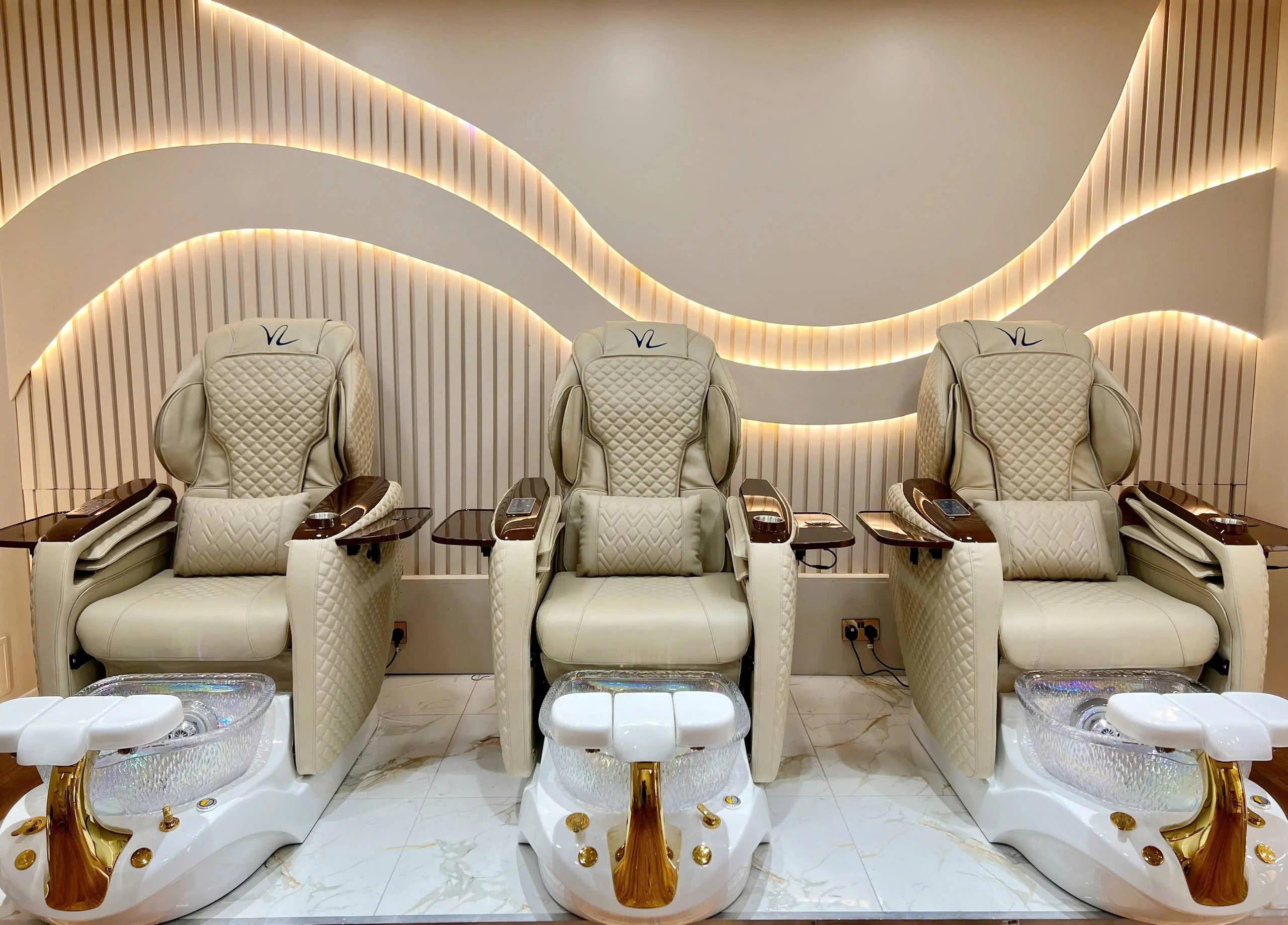 Lux Nails Bar Chippenham